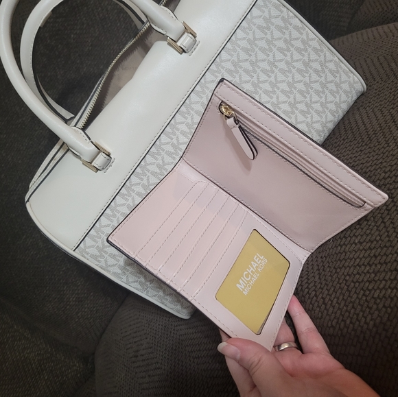 Michael kors purse and wallet - Picture 4 of 5